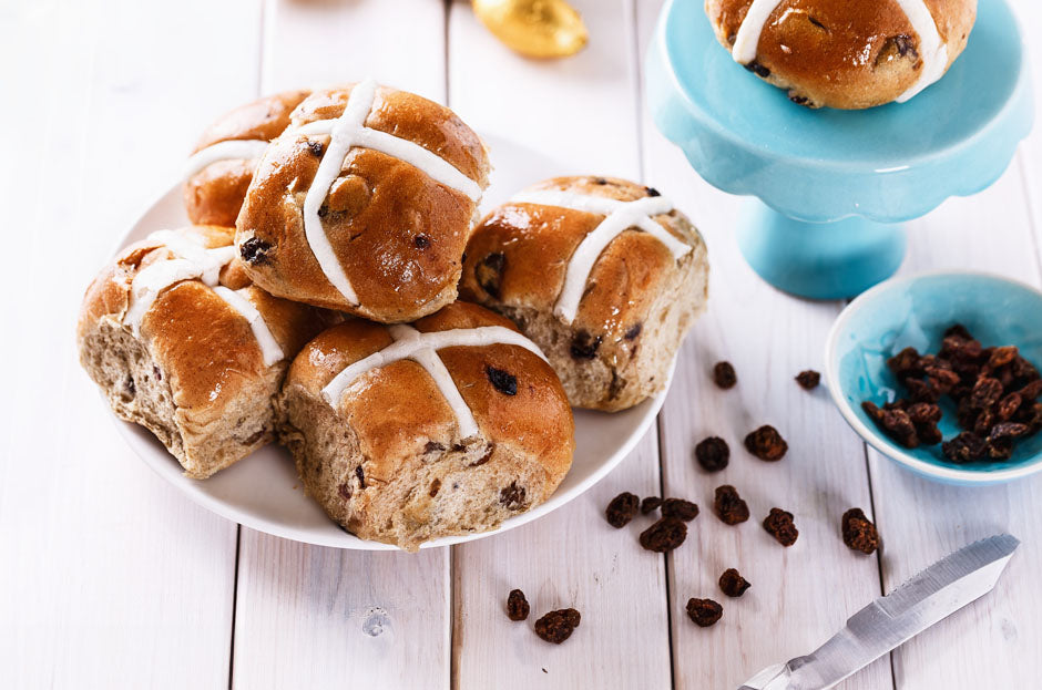 The History of Hot Crossed Buns with Recipe
